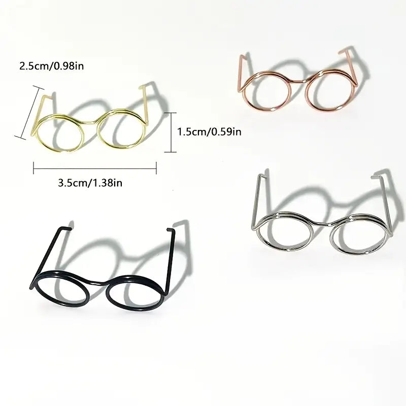 Mini Elf Glasses with measurements on a white background
