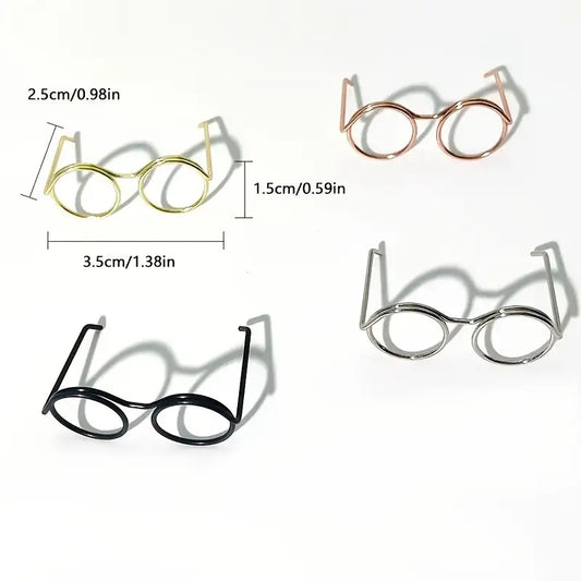 Mini Elf Glasses with measurements on a white background